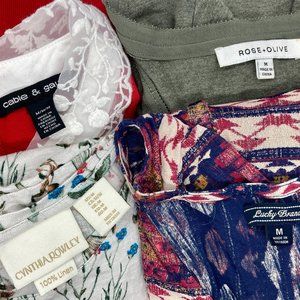 HUGE LOT of 26 name-brand tops - Size Medium